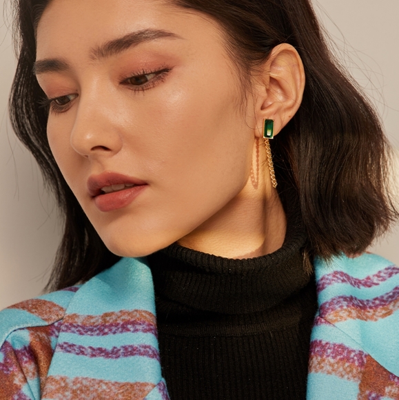 Fashion Chain Earrings - Picture 7 of 8